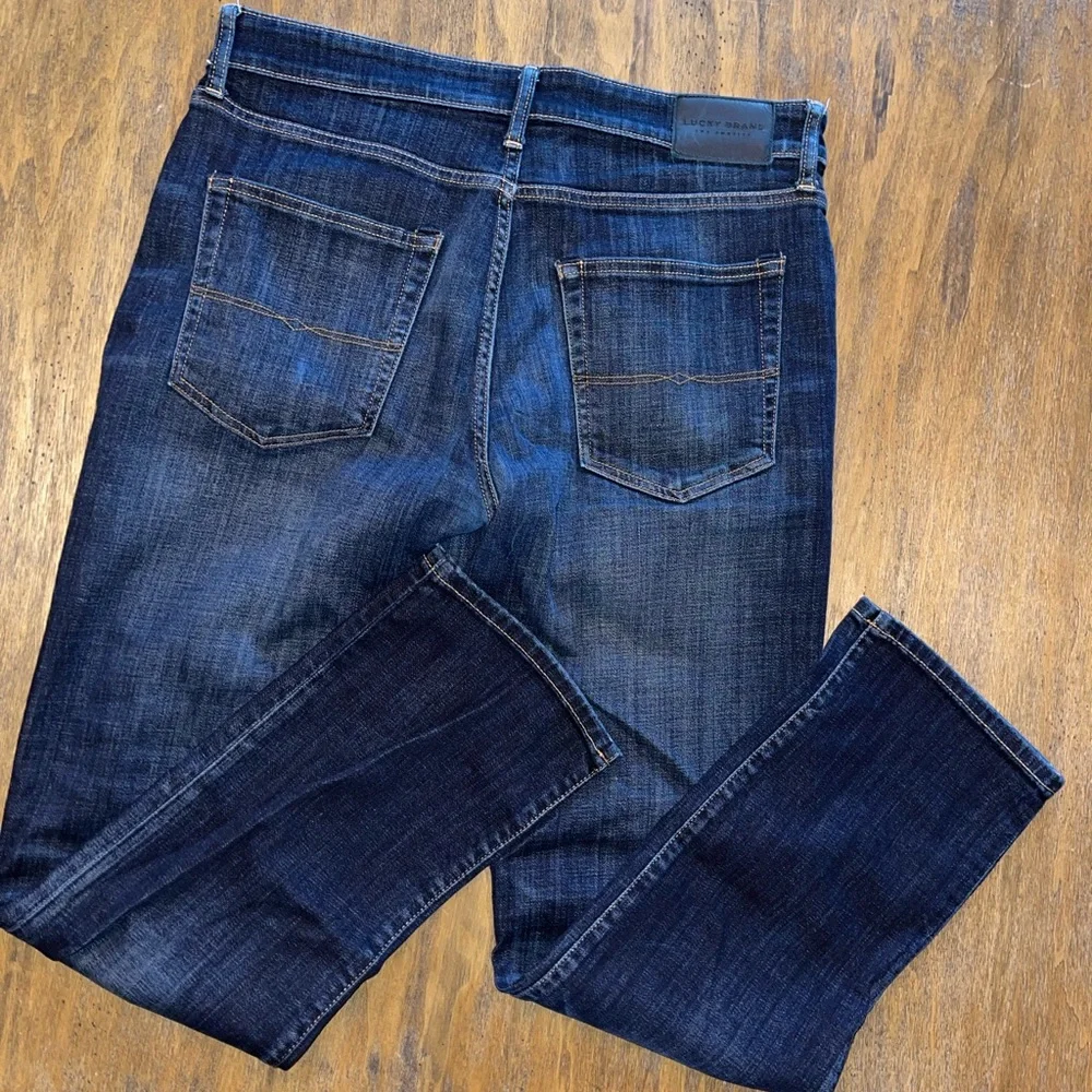Men’s Lucky Brand Dark Wash Jeans. Size 34x32. - Picture 2 of 4